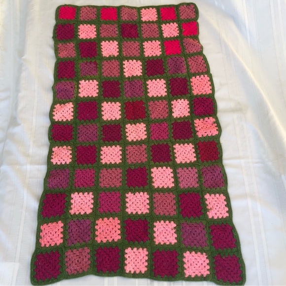 Granny square afghan crochet throw blanket pink, magenta, green VINTAGE handmade - Picture 4 of 7